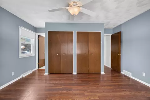 Bedroom - 946-948 Hogsback, Mason, MI 48854 photo 5 of 10