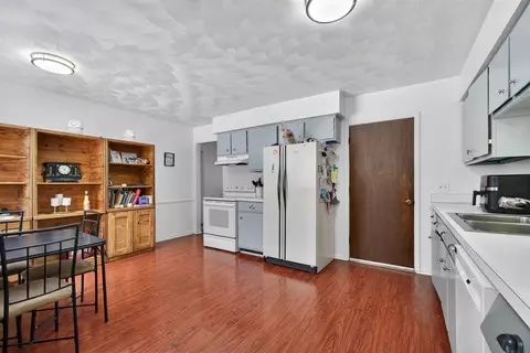 Kitchen - 946-948 Hogsback, Mason, MI 48854 photo 9 of 10