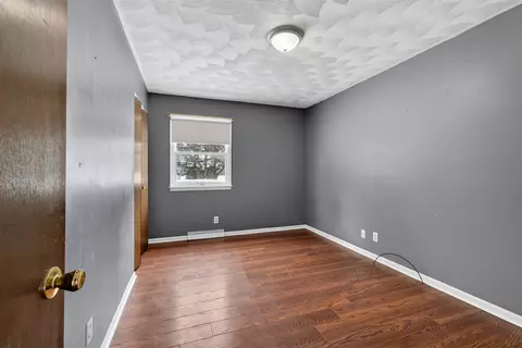 Bedroom - 946-948 Hogsback, Mason, MI 48854 photo 8 of 10
