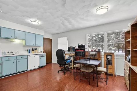 Kitchen - 946-948 Hogsback, Mason, MI 48854 photo 10 of 10