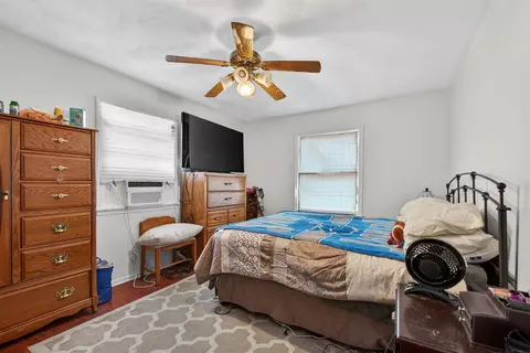 Bedroom - 946-948 Hogsback, Mason, MI 48854 photo 10 of 10