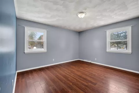 Bedroom - 946-948 Hogsback, Mason, MI 48854 photo 6 of 10