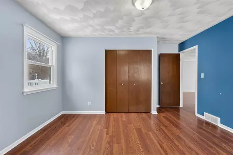 Bedroom - 946-948 Hogsback, Mason, MI 48854 photo 7 of 10