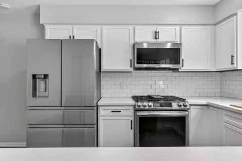 Kitchen - 946-948 Hogsback, Mason, MI 48854 photo 5 of 10