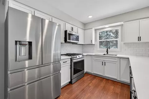 Kitchen - 946-948 Hogsback, Mason, MI 48854 photo 4 of 10