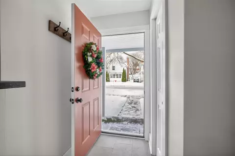 Entry Way - 739 Randolph, Jackson, MI 49203 photo 2 of 2