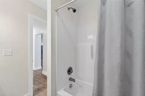 Bath - 739 Randolph, Jackson, MI 49203 photo 3 of 3