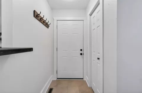 Entry Way - 739 Randolph, Jackson, MI 49203 photo 1 of 2