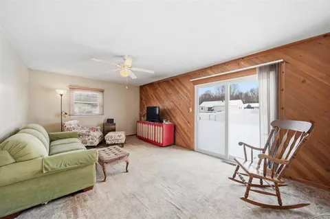 Living - 3357 Robinson, Jackson, MI 49203 photo 3 of 4