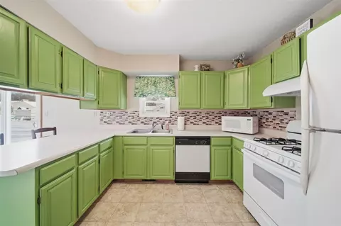 Kitchen - 3357 Robinson, Jackson, MI 49203 photo 2 of 2