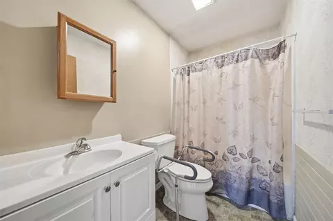 Bath - 3357 Robinson, Jackson, MI 49203 photo 1 of 2