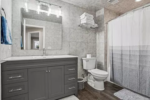 Bath - 627 Parkview, Spring Lake, MI 49456 photo 4 of 4