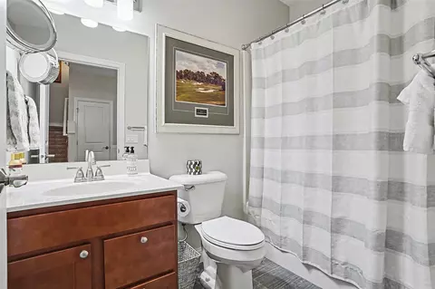 Bath - 627 Parkview, Spring Lake, MI 49456 photo 2 of 4