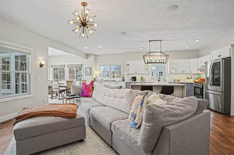 Living - 627 Parkview, Spring Lake, MI 49456 photo 2 of 3