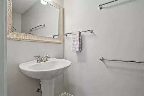 Bath - 627 Parkview, Spring Lake, MI 49456 photo 3 of 4