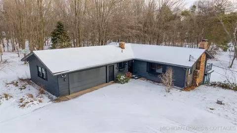 3887 65th, Holland, MI 49423