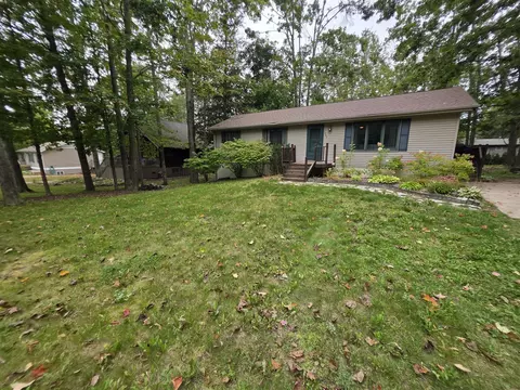 262 Highland Pike, Harbor Springs, MI 49740