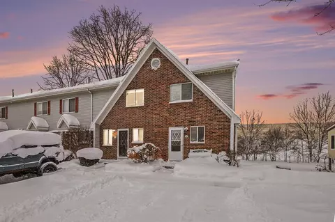 82 Carriage, Grand Rapids, MI 49548