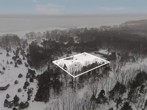 17210 Beachview, West Olive, MI 49460