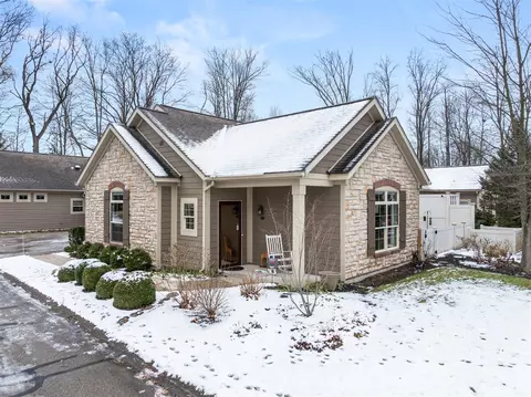 1010 Bridge Crst, Ada, MI 49301