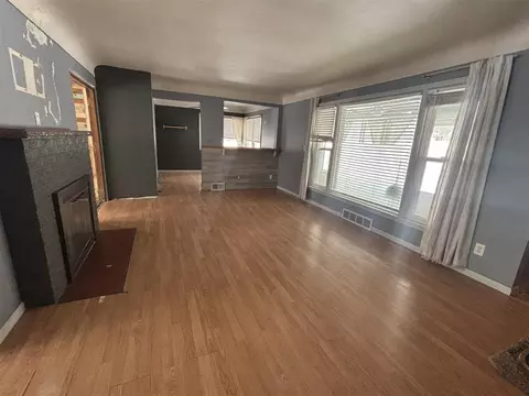 Living - 400 Colfax, Jackson, MI 49203 photo 4 of 4