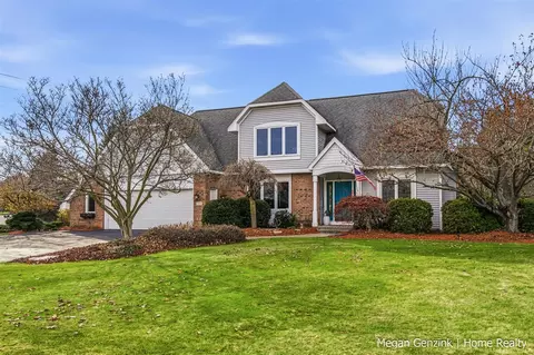 210 Bay Cir, Holland, MI 49424