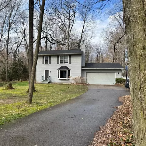 46574 33rd, Paw Paw, MI 49079