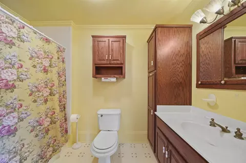 Bath - 4845 Firethorne, Jackson, MI 49201 photo 2 of 3