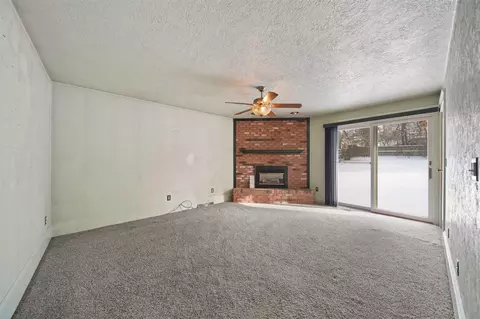 Living - 4845 Firethorne, Jackson, MI 49201 photo 2 of 5
