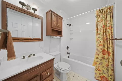 Bath - 4845 Firethorne, Jackson, MI 49201 photo 1 of 3