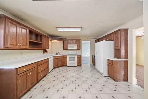Kitchen - 4845 Firethorne, Jackson, MI 49201 photo 3 of 4
