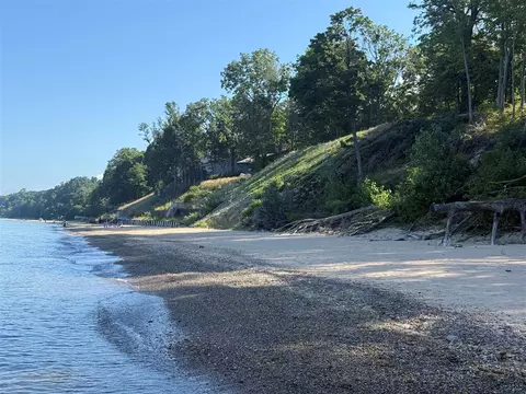2268 Lakeshore, Fennville, MI 49408
