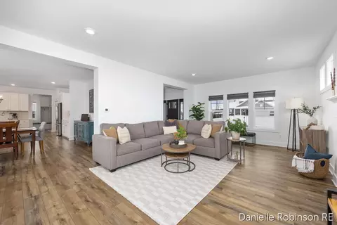 Living - 3361 Box Elder, Jenison, MI 49428 photo 4 of 6