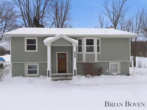 9800 10 Mile, Rockford, MI 49341