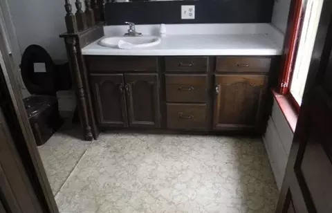 Bath - 919 4th, Three Rivers, MI 49093 photo 1 of 2
