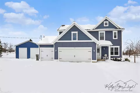 7789 Morse Lk, Alto, MI 49302
