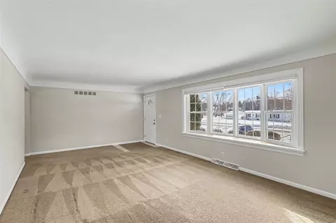 Living - 693 Leo, Jackson, MI 49203 photo 1 of 2