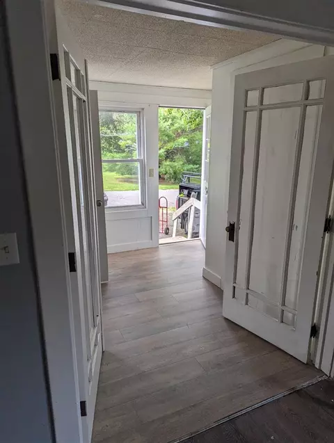Entry Way - 525 E Pne, Edmore, MI 48829 photo 3 of 4