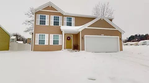 803 Parkwood, Greenville, MI 48838