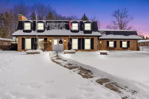 907 N Glenwood, Hastings, MI 49058