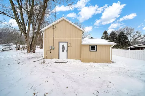 1720 Main, Jonesville, MI 49250