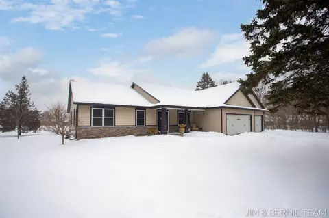 6005 River Rdg, Hamilton, MI 49419