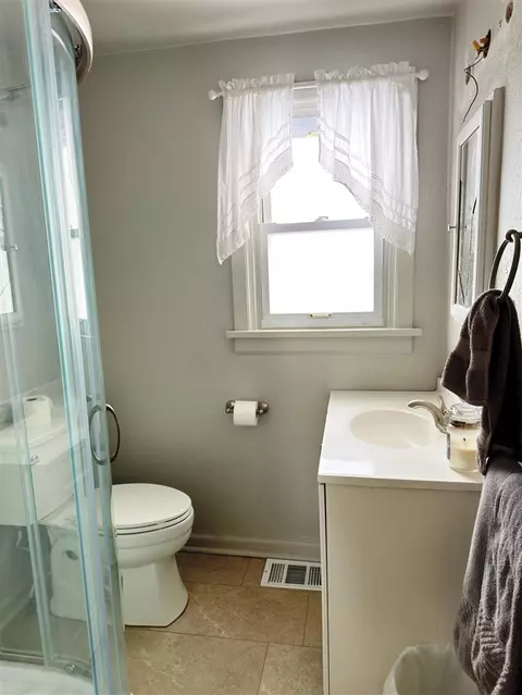 Bath - 105 Marvin, Roscommon, MI 48653 photo 2 of 2