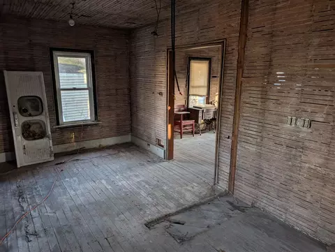 107 E Chicago, Buchanan, MI 49107 photo 6