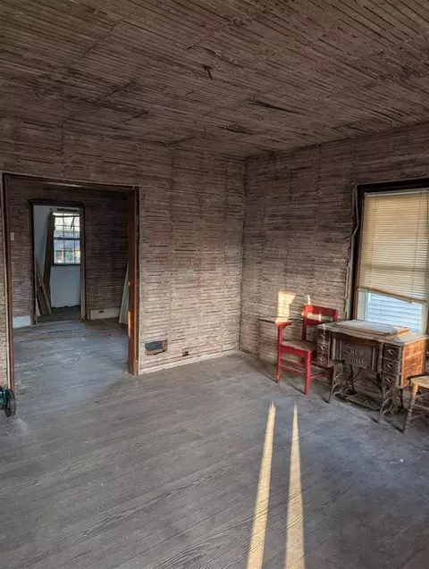 107 E Chicago, Buchanan, MI 49107 photo 5