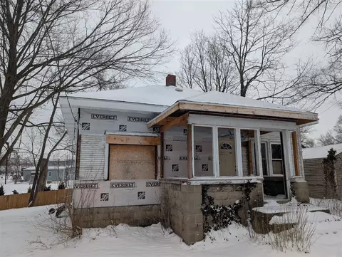 107 E Chicago, Buchanan, MI 49107
