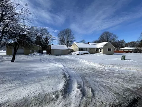 10515 N 12th, Plainwell, MI 49080