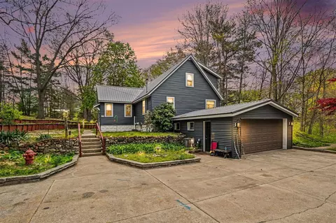 1335 Crestbrook, Norton Shores, MI 49444