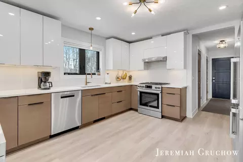 Kitchen - 8380 Conservation, Ada, MI 49301 photo 7 of 16