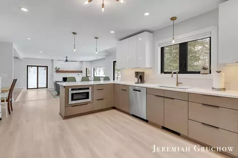 Kitchen - 8380 Conservation, Ada, MI 49301 photo 3 of 16